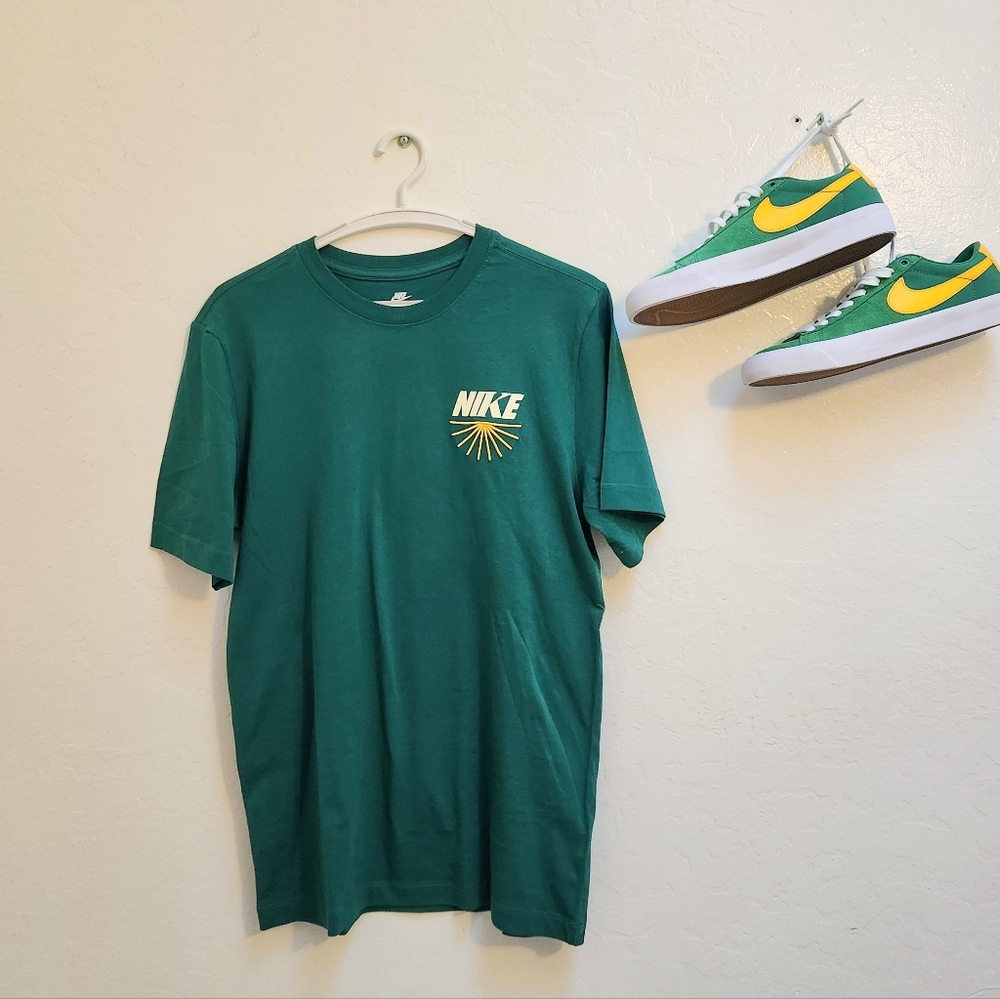 NWT-Nike Unisex Green Ground Your Sole Graphic T-SHIRT - Picture 3 of 8